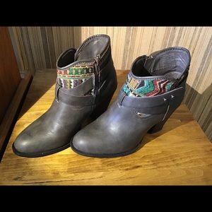 Great looking casual and sturdy shoes